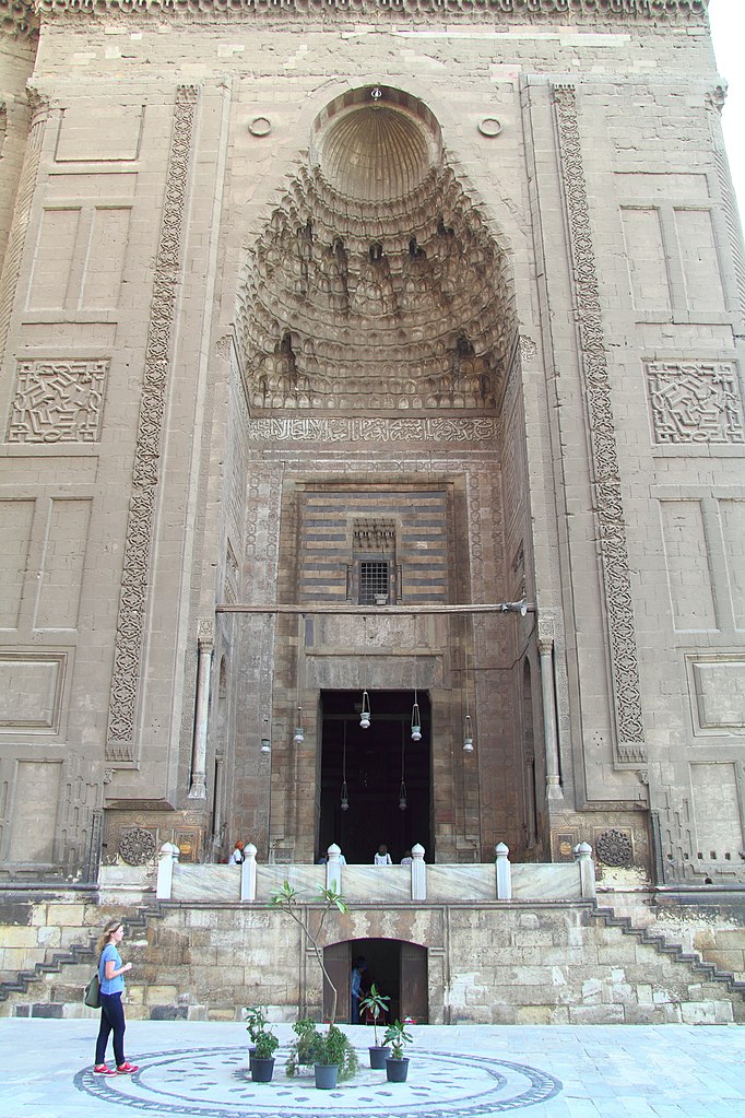 بوابة مدرسة السلطان حسن في القاهرة