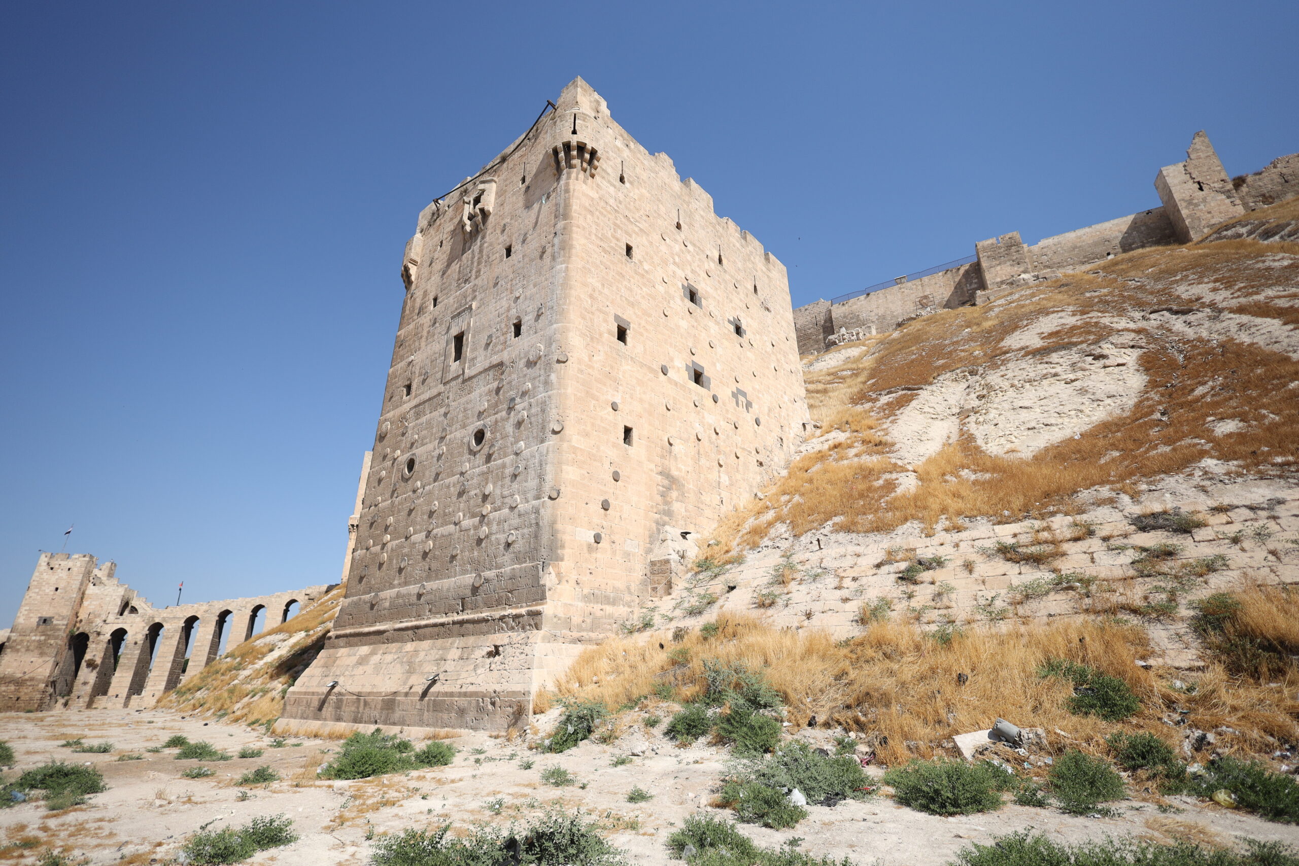 البرج المتقدم في قلعة حلب